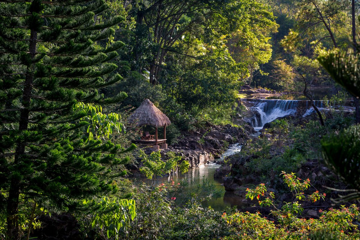 RicoTours's tweet photo. More #summervacation inspiration! @CoppolaResorts is offering the following: 3rd night free at La Lancha - Guatemala; 4th night free at Blancaneaux Resort - Belize; 6th night free at Turtle Inn - Belize. Valid for travel Apr 16 - Dec 16, 2018 #TravelTuesday #Belize #Guatemala https://t.co/HxYIRcs0ff