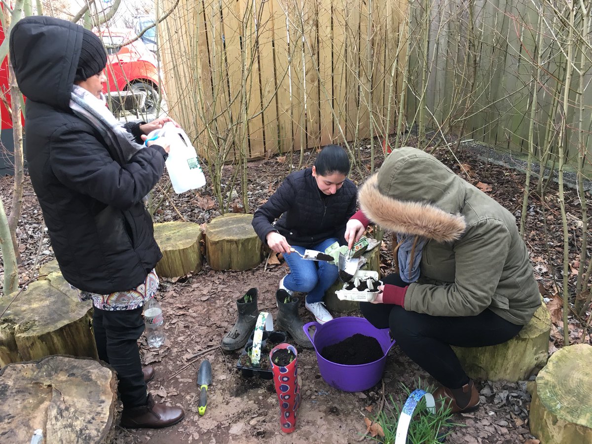 missKaurUSW's tweet photo. Had a great outdoor session today, learning about how we can use recycled resources to start planting ! 🌱.  Also an excellent activity to teach children about consumption and waste and about the natural environment, which are key elements of the ESDGC policy 🌎 ♻️🗑🌿. https://t.co/L5M3qR8Z2n