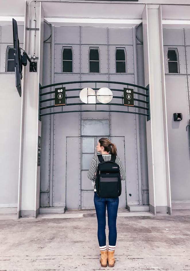 SamsoniteUSA's tweet image. Back at it with our Kombi bag. 😉 Blogger Helene Michelet from The French Bubble shows us what it’s like to #WorkNotWork.