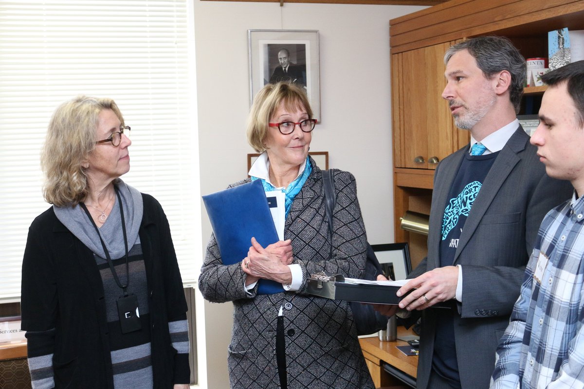 PortlandCC's tweet photo. A contingent of students and staff met with @alissakg to discuss funding for additional advisors at PCC & the success of Career Pathways, which uses comprehensive advising services. Students graduate at a 94% rate! @AndreaRSalinas @michaeldembrow @TinaKotek #PCCDayatCap https://t.co/gVmlCr6Keq