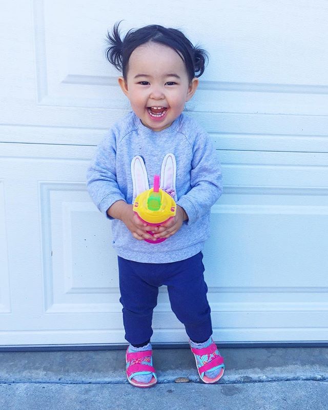 FeelingCuteEtsy's tweet photo. Just can’t get over how big she has gotten 🤩. My daughter @dianalham is now 18 months old, how time flies ⌛️💨! https://t.co/QkGYvgUFyx https://t.co/sR1kSBuyGQ