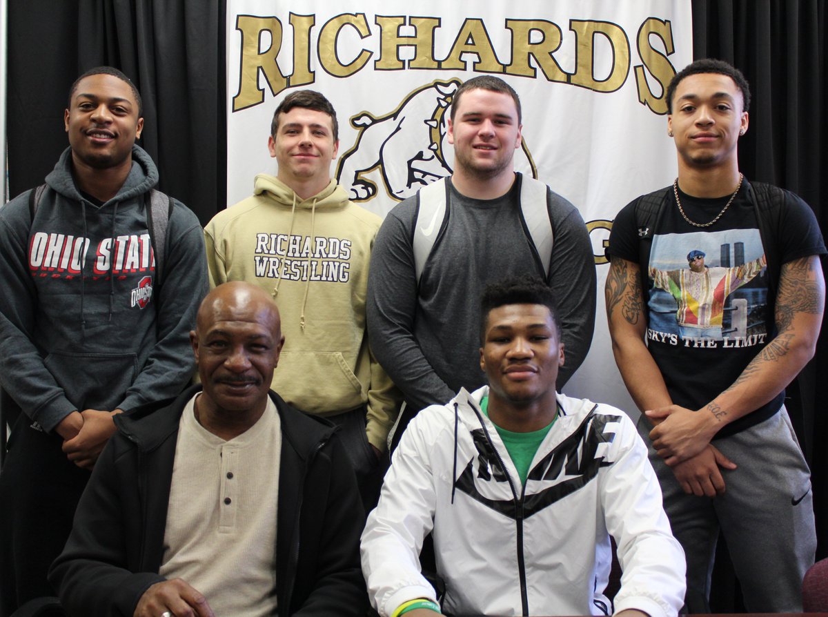 BulldogsHLR's tweet photo. Congrats to @HLR_FOOTBALL senior Orrin Prater on signing his National Letter of Intent to play for @SNCfootball today.  Tons of support for him!

@HLR_Ideas @bulldogg_nation @disabato @richardsdawgs @Bulldog_Nationn https://t.co/hXzA8Ij9Ly