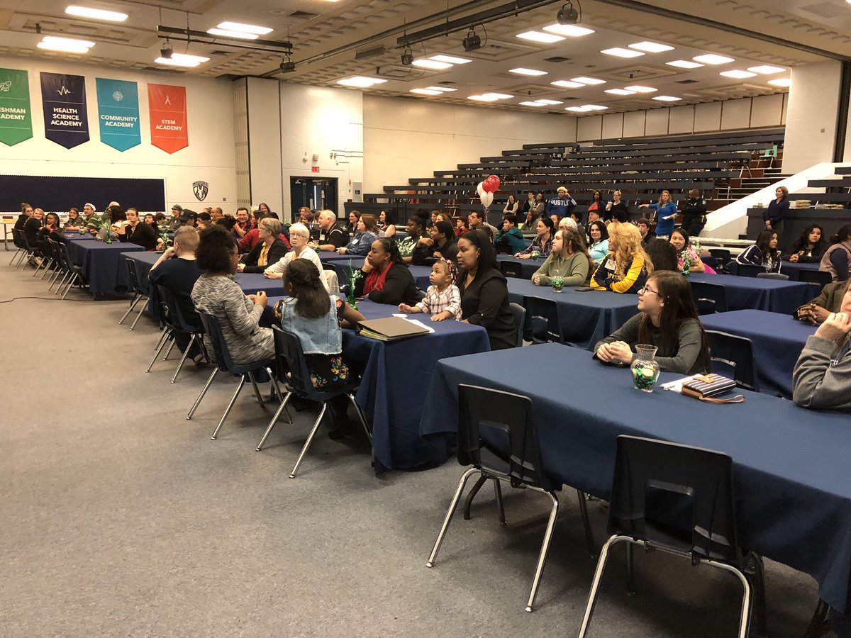 mooremustangs's tweet photo. This is how we recognize student success. We invite their parents to have lunch with their child. #KNOWmoore #recognizethepositive Special thanks to @Moes_HQ https://t.co/wlYrD4nD6D