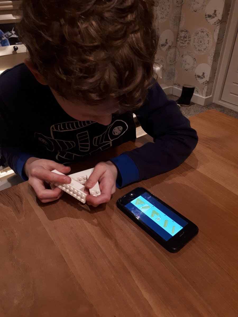 msteeman's tweet photo. "Papa... kun jij even helpen?" https://t.co/lQoLIjiqLn