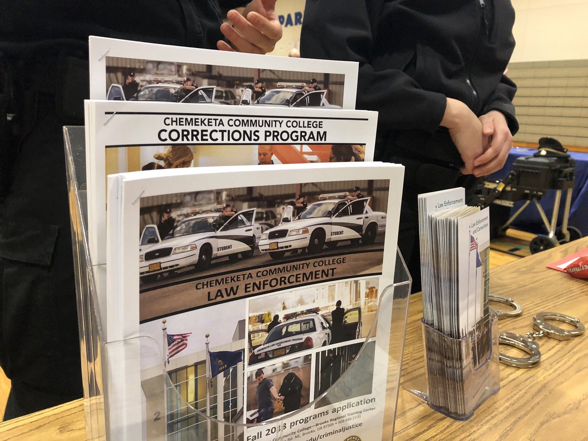 salemkeizer's tweet photo. College students in the Law Enforcement and Corrections programs @chemeketa are talking to 8th-graders about careers at the Houck Middle Career Fair. #CTEMonth #CTEMonth2018 https://t.co/F5R5VRF0jP