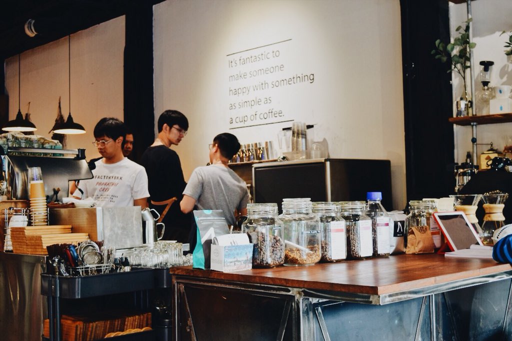 Thwa_94's tweet photo. #factorybkk factory coffee เป็นร้านที่อยู่ระหว่างทาง BTS อนุฯ ก่อนถึงวรรณสรณ์ บรรยากาศดี กาแฟอร่อย มีเพลงให้ฟังเบาๆ เหมาะไปนั่งพัก/ทำงาน แถมมีเมนูเก��ๆให้ลองเยอะ น่าจะชอบกัน #aroii #อร่อยไปเเดก #อร่อยนะรู้ยัง @aroii https://t.co/UvA1lG5TWK
