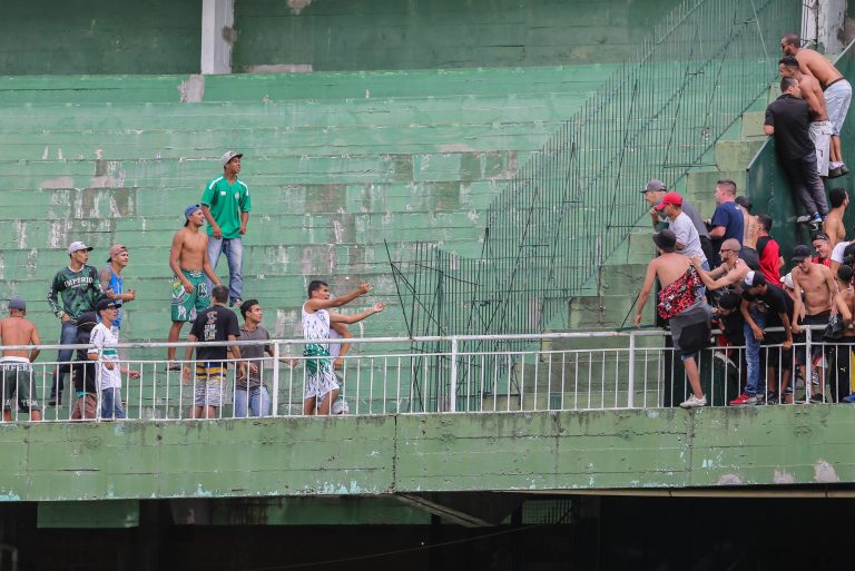 esportebandab's tweet photo. IMPORTANTE 

Atlético obtém efeito suspensivo de perdas de mando no estadual

https://t.co/bZZE4dTZJQ https://t.co/Bk4qmDgQO9