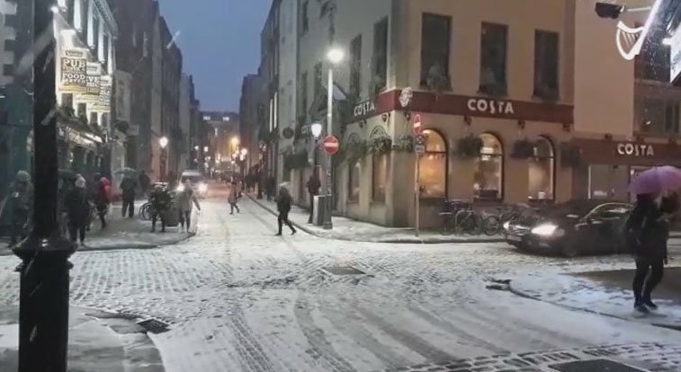 Independent_ie's tweet photo. #WATCH: The beginnings of snowfall in Dublin as Storm Emma approaches Ireland https://t.co/DhJJg5NTlp #BeastFromTheEast https://t.co/M445thyKEW