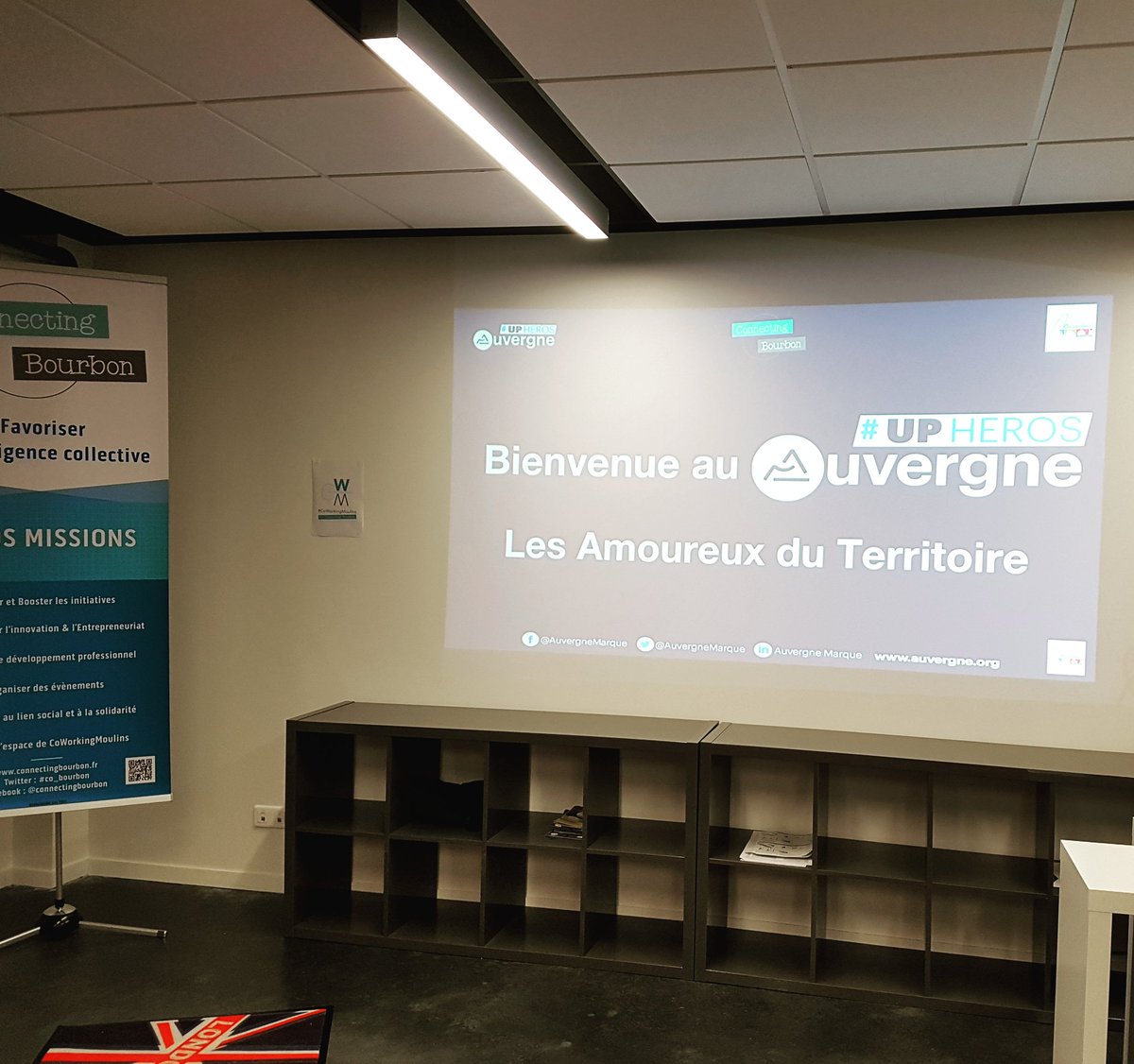 FanAuvergne's tweet photo. [Live] Le #UpHéros @Villedemoulins débute et il est consacré aux Amoureux des Territoires 💜 Forcément on est présent et on va parler sur scène, de tout ce que fait @FanAuvergne (Et on en fait des choses !). Merci @Co_Bourbon https://t.co/32chwVQU4r