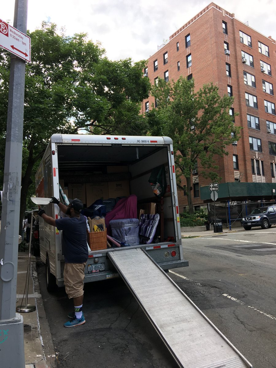 SmartMovemk16's tweet photo. My partner Ty makes it look so easy.
Great job boss man! #SmartMove #MovingKings #MKProduction #YoungEntrepreneurs https://t.co/jCluPuB4tD