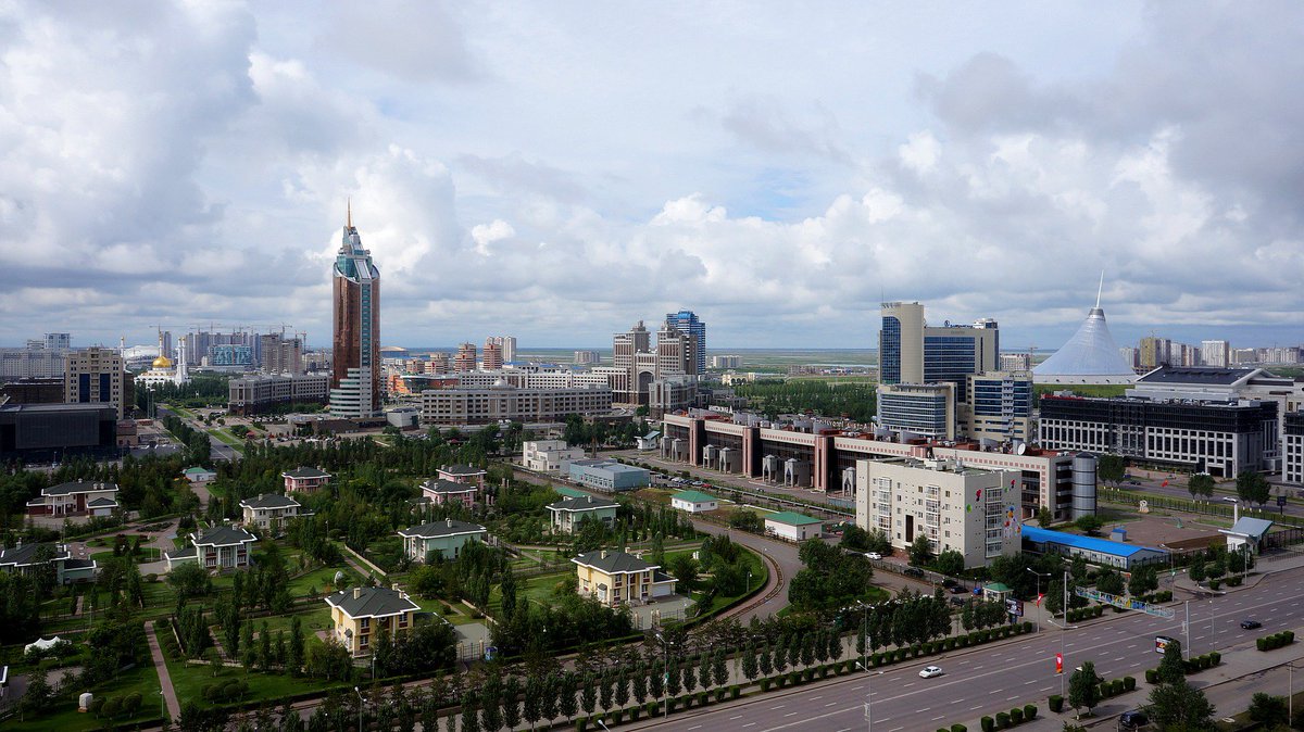 1989after1989's tweet photo. New article by Nelly Bekus now published in Urbanities Journal: Reinterpreting National Ideology in the Contemporary Urban Space of Astana,  Vol. 7 · No 2 · November 2017 https://t.co/4Tn9uh13R9 https://t.co/YFVOJnqbBG