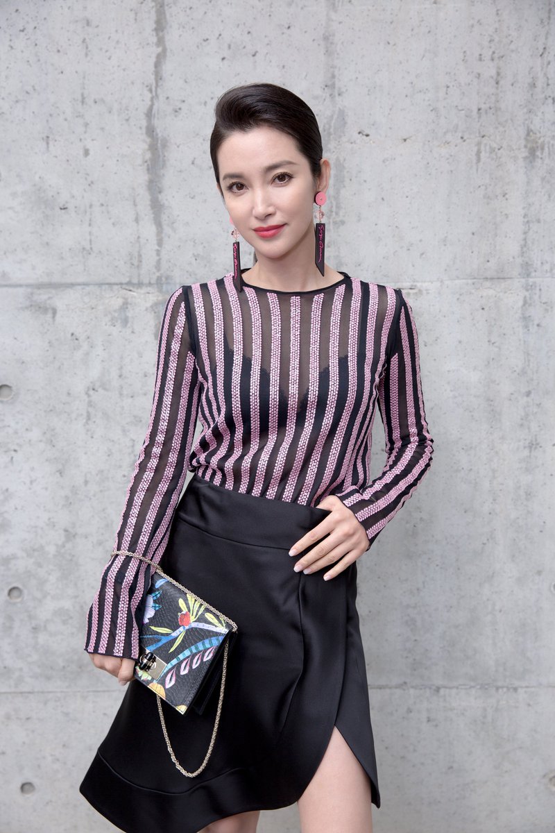 libingbing's tweet photo. Focusing on the show, it was such an eye candy. I had so much fun!💓💓💓 @giorgioarmani https://t.co/9Mwc72Vhjc