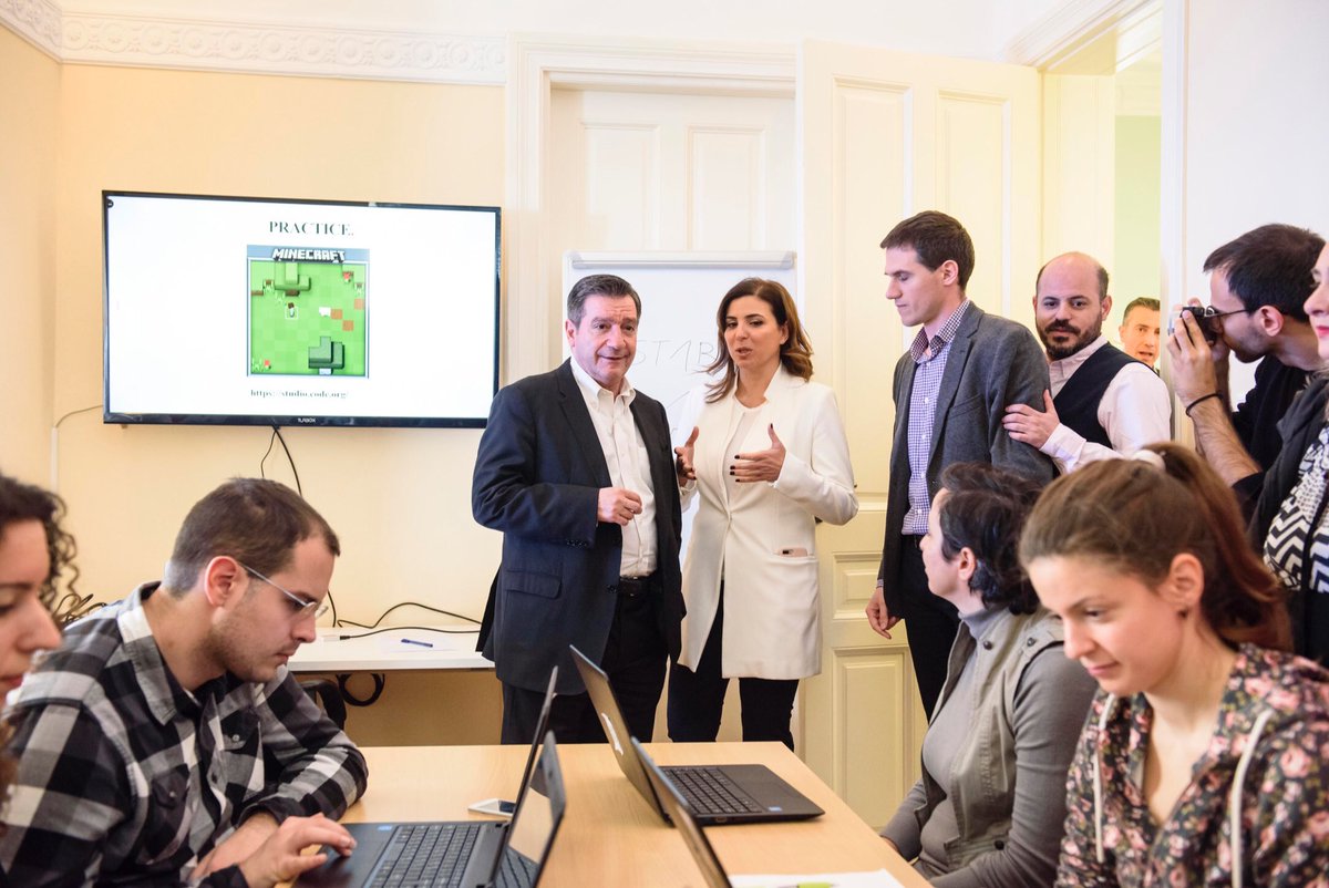 KaminisG's tweet photo. Το εμβληματικό κτίριο όπου έζησε η ηρωίδα της Αντίστασης Λέλα Καραγιάννη, εξελίσσεται σε κέντρο ψηφιακών δεξιοτήτων για 4.000 κατοίκους της Κυψέλης. Τέτοιες πρωτοβουλίες μας κάνουν υπερήφανους. Ευχαριστούμε τη @microsoft Hellas για τη συνεργασία 
https://t.co/ybCrPUITSh https://t.co/OB9OKlt7L5