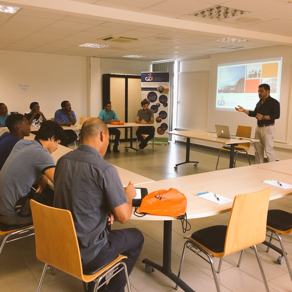 ARDI_GDI's tweet photo. GDI Students Day accueil aujourd’hui la filière Génie Électrique et Informatique Industrielle (GEII) de l’IUT de KOUROU pour une matinée pleine de découvertes. 👁 #NumLab #GDISTUDENTSDAY #IUTdekourou https://t.co/w8wS3GXkw0