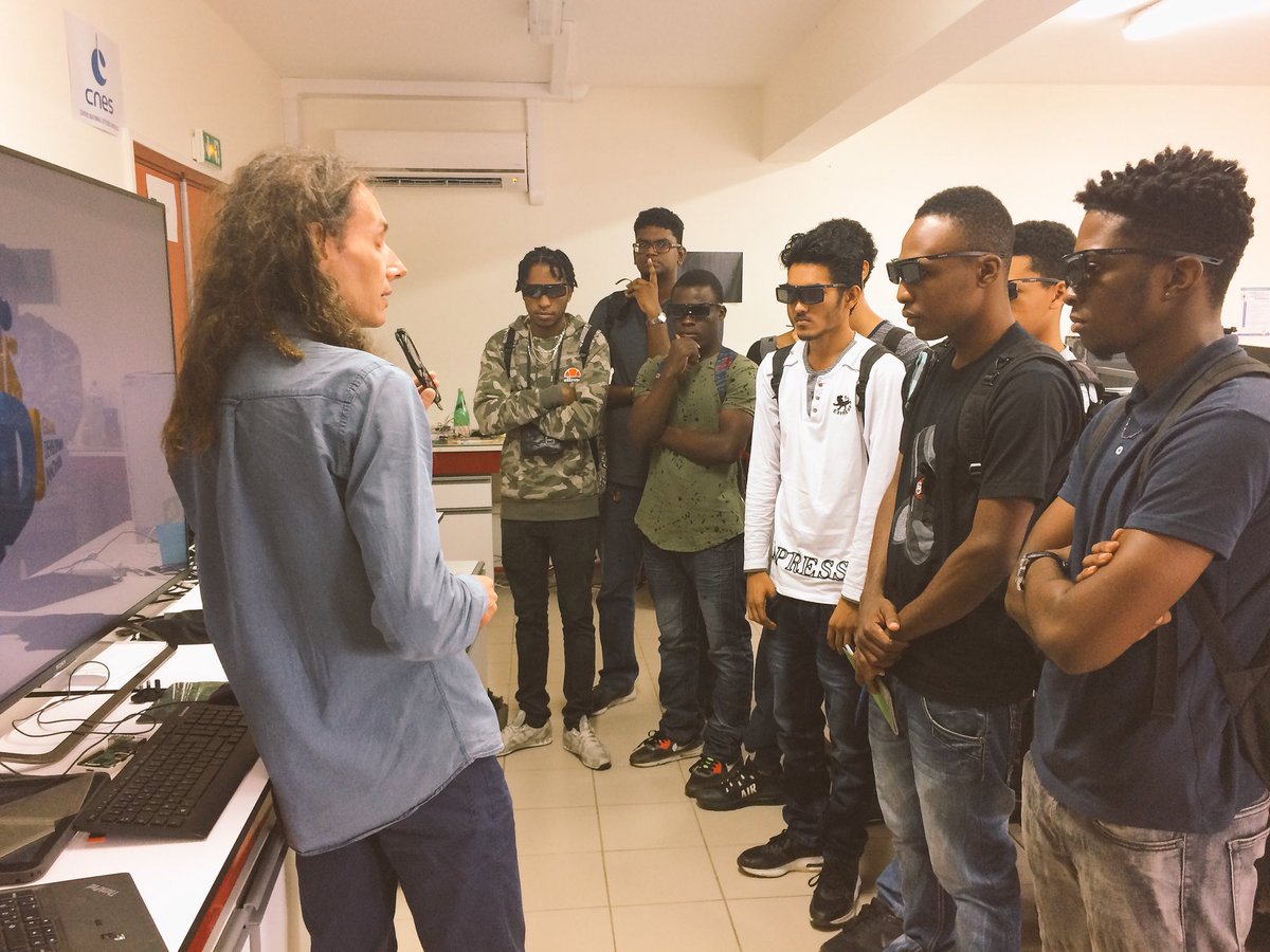 ARDI_GDI's tweet photo. GDI Students Day accueil aujourd’hui la filière Génie Électrique et Informatique Industrielle (GEII) de l’IUT de KOUROU pour une matinée pleine de découvertes. 👁 #NumLab #GDISTUDENTSDAY #IUTdekourou https://t.co/w8wS3GXkw0
