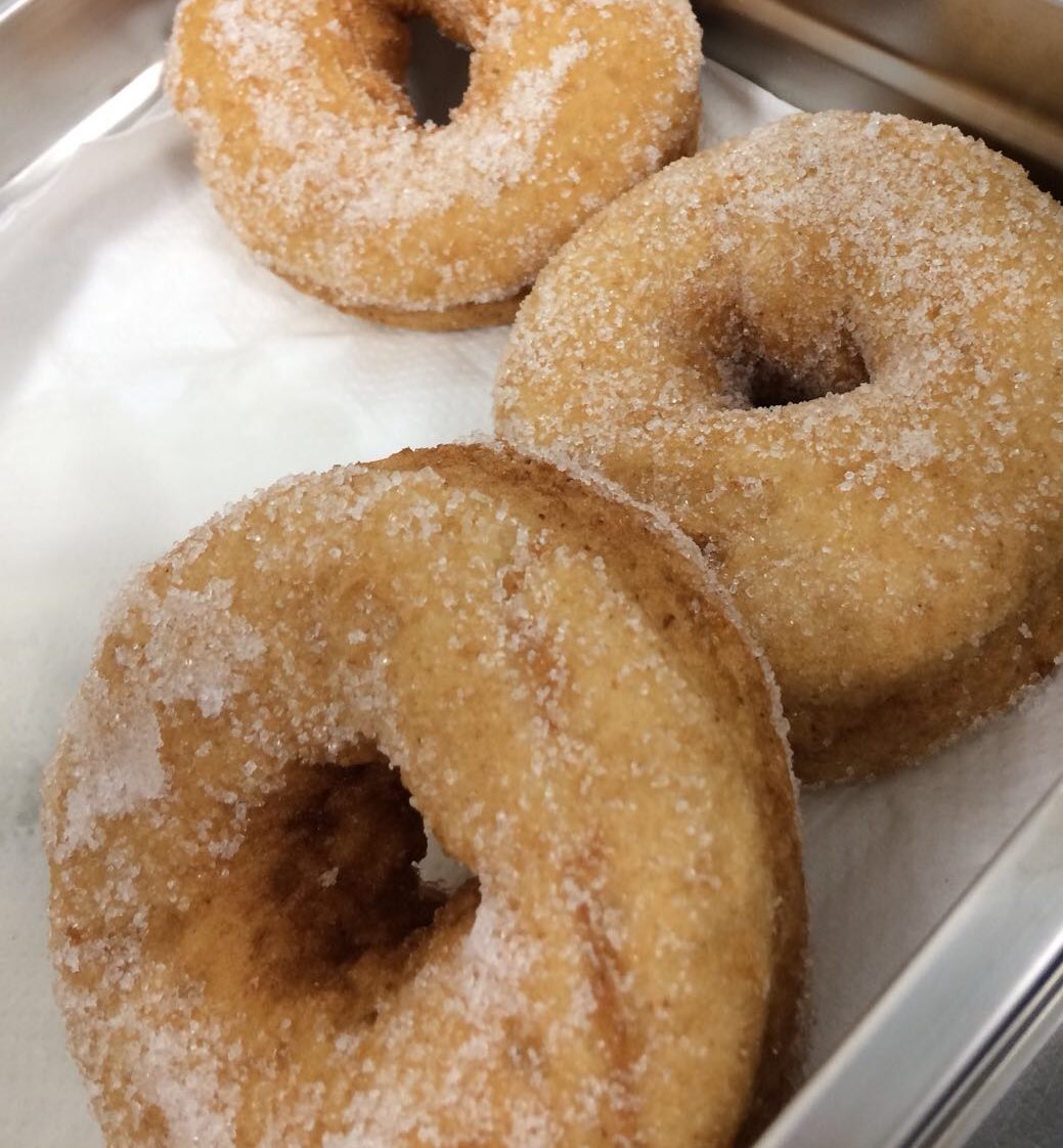 dicasapasta's tweet photo. Ven a probar nuestros donuts caseros elaborados a diario y pregunta por el pan artesano #singluten #lanzarote https://t.co/VzNm0bO1Hu