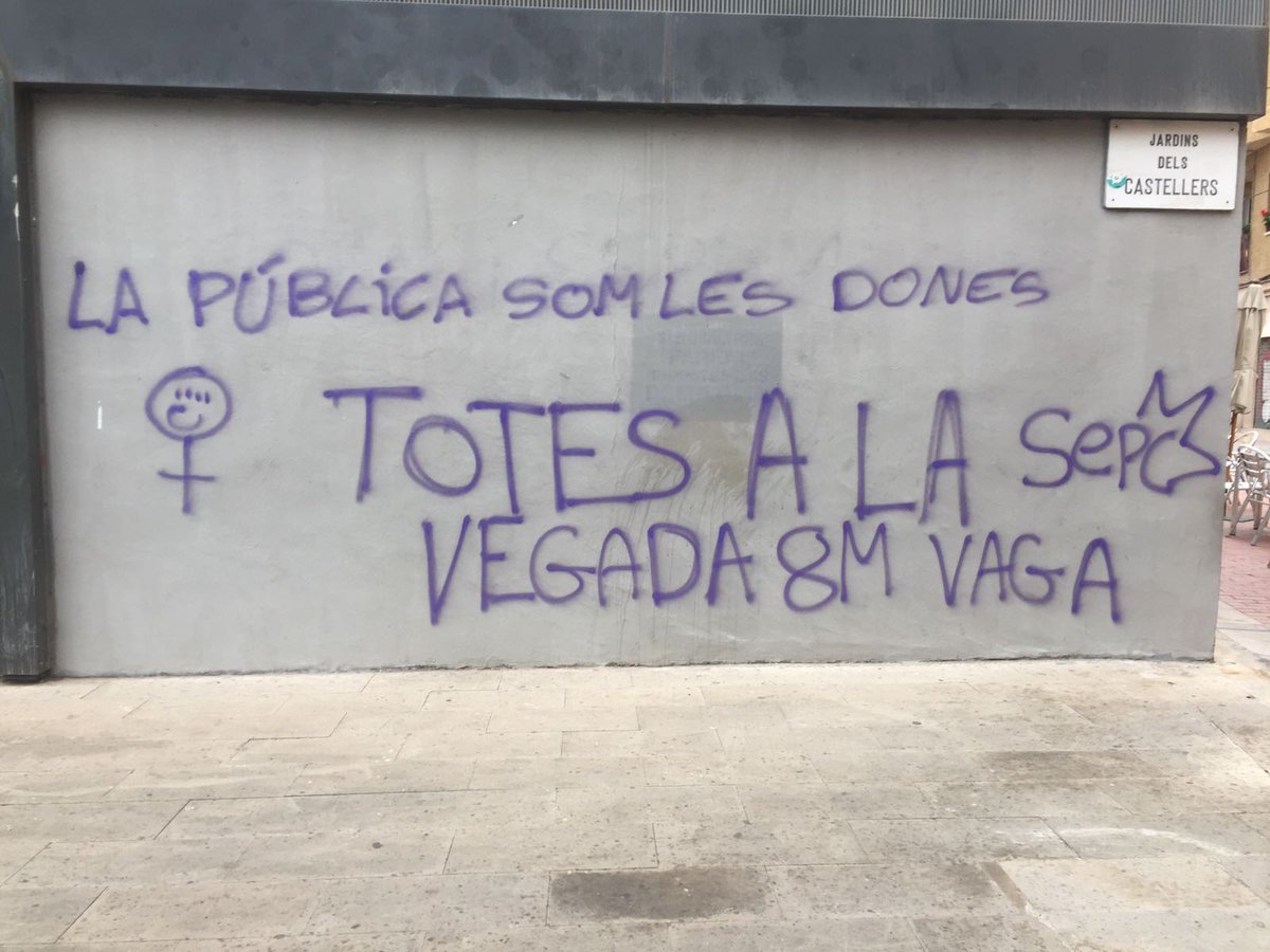 SEPCZafra's tweet photo. La pública sóm les dones! El 8 de març suma't a la vaga general feminista! ♀✊🔥✊♀ https://t.co/betX5xfL4c