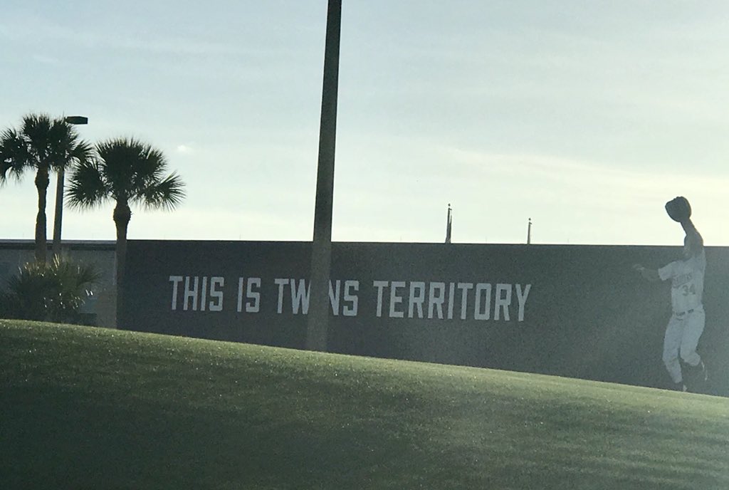 GassyGrapher's tweet photo. 30 days until #OpeningDay #RandomAutographOfTheDay from #MNTwinsST Thanks @zgranite 🤜🤛 https://t.co/9vn0lgFpyH