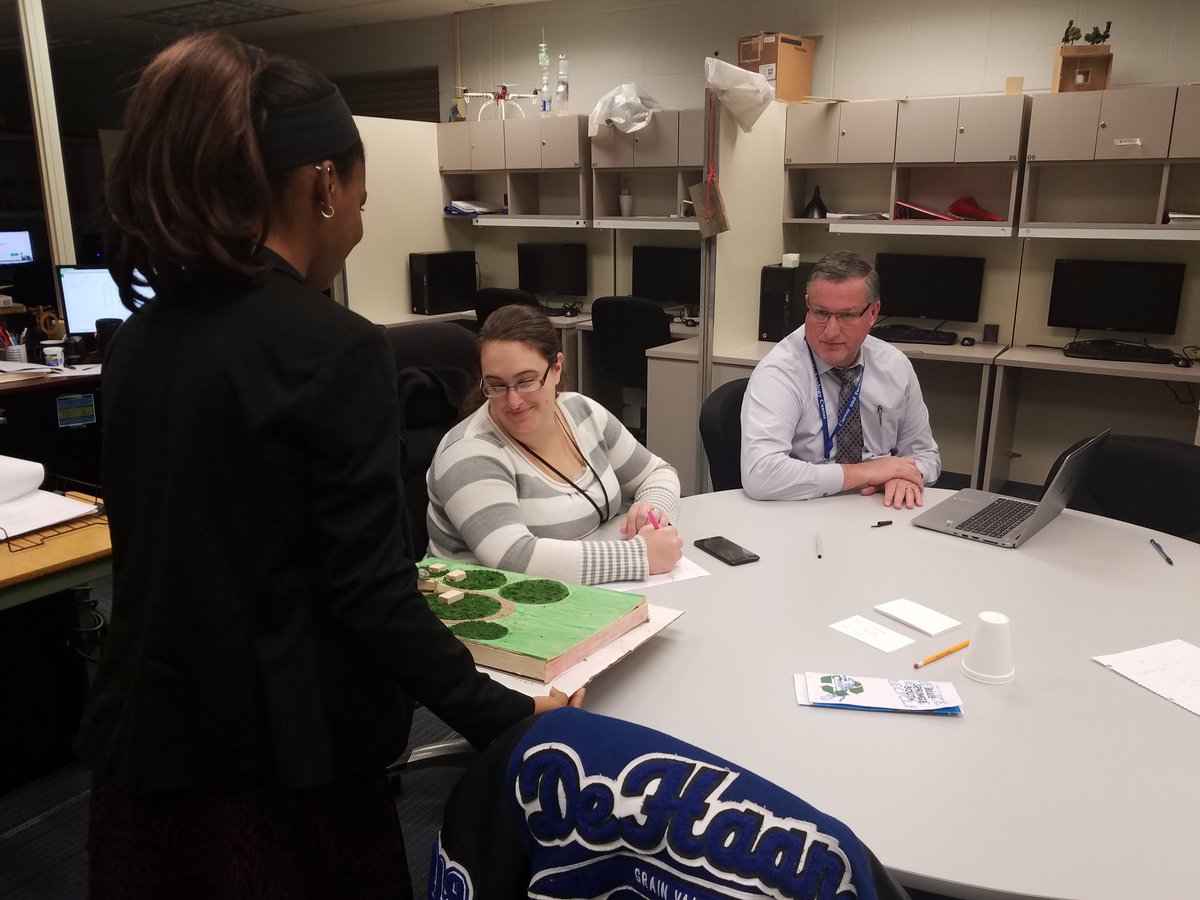 FOCTC's tweet photo. Juniors in @CPE_ctc present their CTC Green Roof proposal for their environmental engineering unit. #CTCHandsOn @CTC_Asst_Dir @CTCDirector https://t.co/VoLITbl3Q1