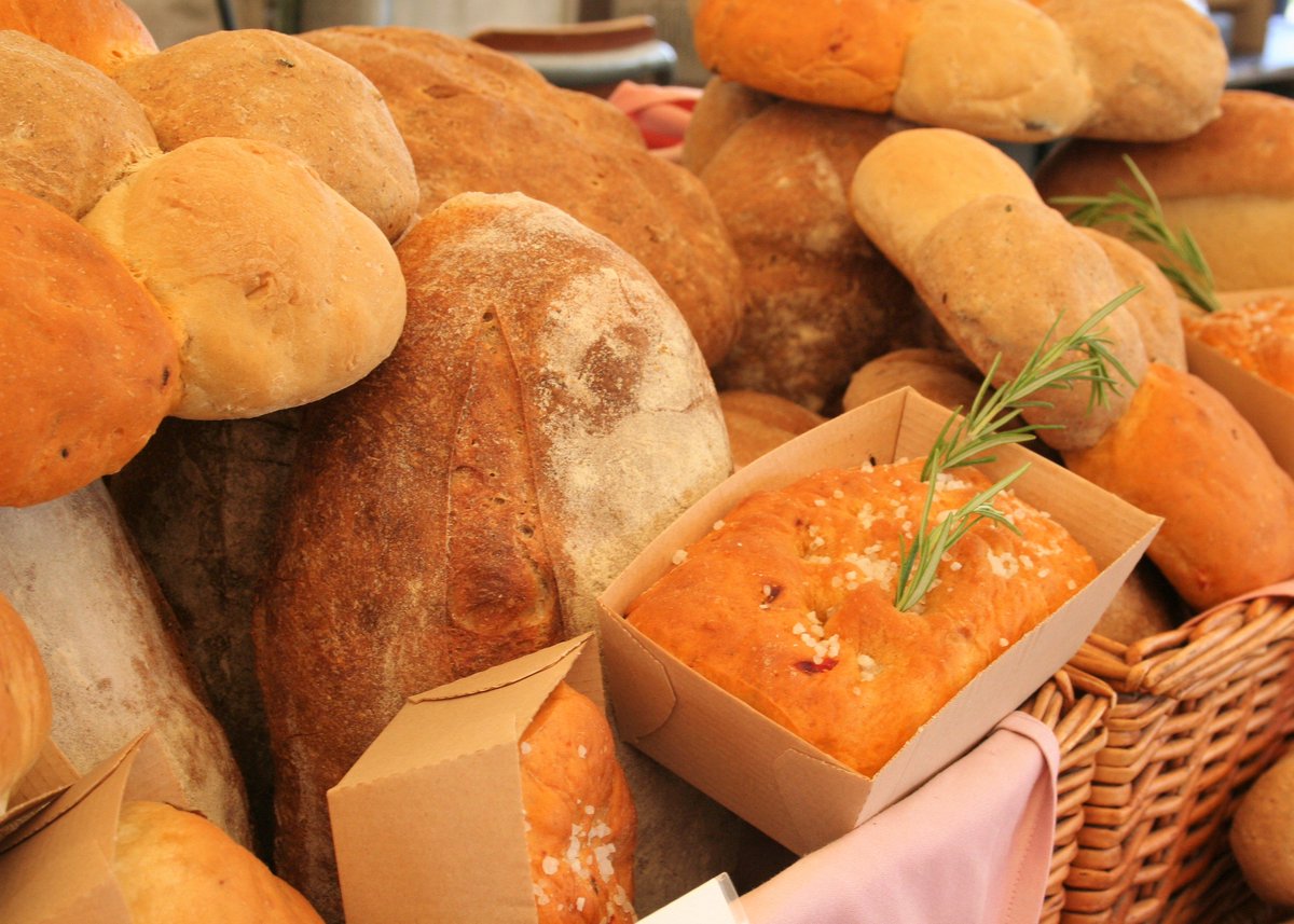 The_Talbot's tweet photo. #UKFoodHour Here at @The_Talbot we're very lucky to have our own #onsitebakery, the #TalbotBakery, whom provide us with #freshbread in the kitchens, as well as to sell on Wednesday, Friday, and Saturday mornings in the Bar; #realcommunity, #realbread! https://t.co/WBOfqTdOTl