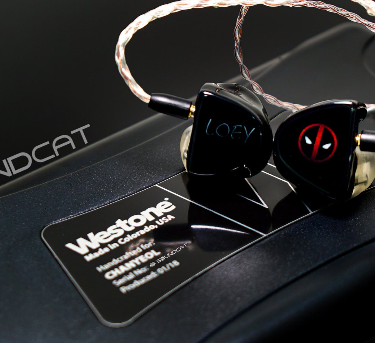 SMent_EXO's tweet photo. 180227 zound_custom_gallery Instagram update https://t.co/W3eoAW4f35
#iHeartAwards #BestFanArmy #EXOL @weareoneEXO 
*it's chanyeol's customised in-ear set, with his nickname &amp; deadpool💘 https://t.co/oF8NQgvBnW