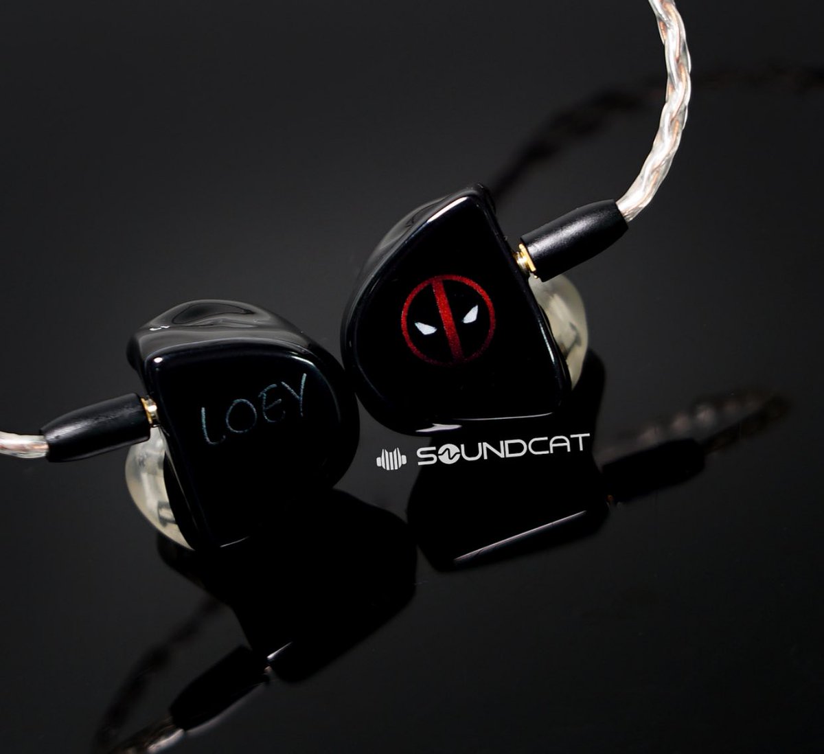 SMent_EXO's tweet photo. 180227 zound_custom_gallery Instagram update https://t.co/W3eoAW4f35
#iHeartAwards #BestFanArmy #EXOL @weareoneEXO 
*it's chanyeol's customised in-ear set, with his nickname &amp; deadpool💘 https://t.co/oF8NQgvBnW