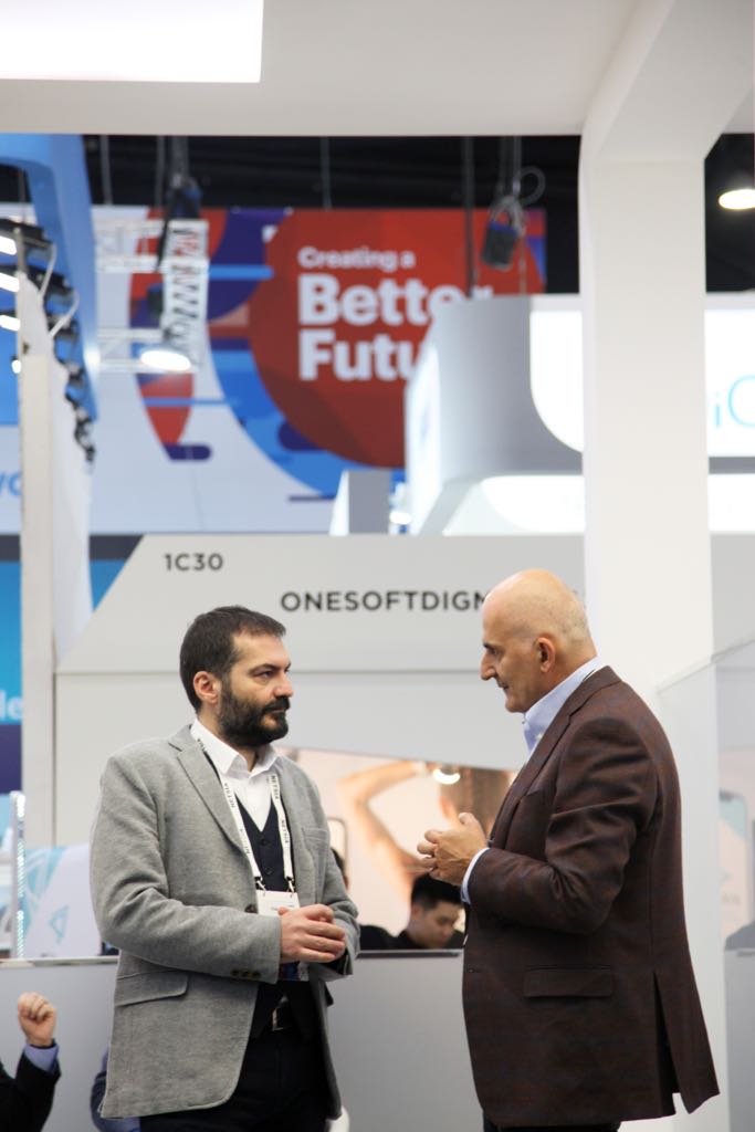 Argela's tweet photo. Turkey's Minister of Transport, Maritime Affairs and Communications, Mr. Ahmet Arslan visited Netsia's stand @MWC2018. During Minister Aslan's visit, #Netsia's RAN slicing product #ProgRAN was demonstrated. https://t.co/6c2DkVA91Y