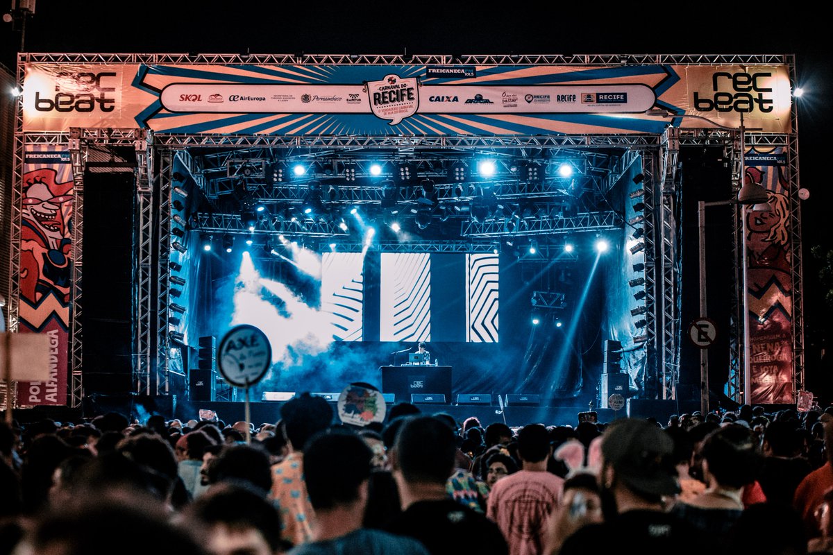 Bureau_ExportSP's tweet photo. 🇧🇷Mais de 11.000 pessoas nos shows de Bernard Fèvre e o @BlckDvlDscClb no @recbeatfestival e no Carnaval de Camaragibe! 👌/ 🇫🇷 Plus de 11.000 personnes aux concerts de Bernard Fèvre et du Black Devil Disco Club au Rec-Beat et au Carnaval de Camaragibe ! 👌#bureauexport https://t.co/M6mjOM5jfD