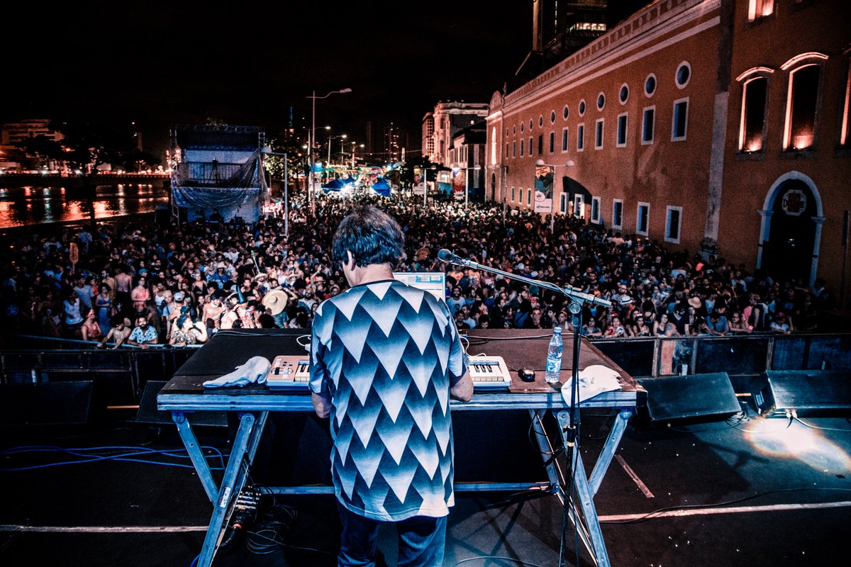 Bureau_ExportSP's tweet photo. 🇧🇷Mais de 11.000 pessoas nos shows de Bernard Fèvre e o @BlckDvlDscClb no @recbeatfestival e no Carnaval de Camaragibe! 👌/ 🇫🇷 Plus de 11.000 personnes aux concerts de Bernard Fèvre et du Black Devil Disco Club au Rec-Beat et au Carnaval de Camaragibe ! 👌#bureauexport https://t.co/M6mjOM5jfD