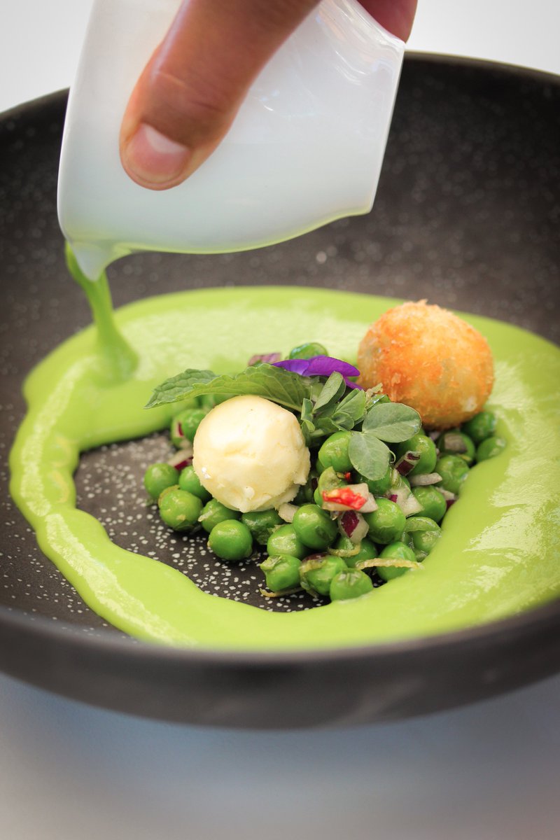 the_foodfox's tweet photo. Check out my lunch review of @cavalliestate: https://t.co/VMTnAg0WbX With recently appointed chef @MichaelDegSA, they're definitely heading for a lot more attention this year. #mustvisit #Stellenbosch https://t.co/azZZPjHSXj