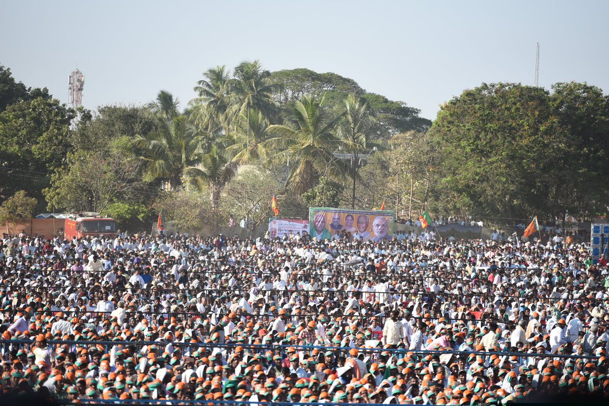 narendramodi's tweet image. Pictures from today&apos;s rally at Davanagere, Karnataka.