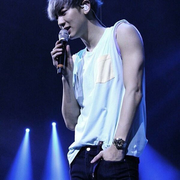dam_dt's tweet photo. ถามว่าถ้าชานยอลมีกล้ามแล้วจะเกร็งจะโชว์ขนาดไหนอะหรอ กุบอกเลยว่าผัวอะเกร็งตั้งแต่หัวจรดเท้า555555555555555555555555555555 https://t.co/EtiwUJp6of
