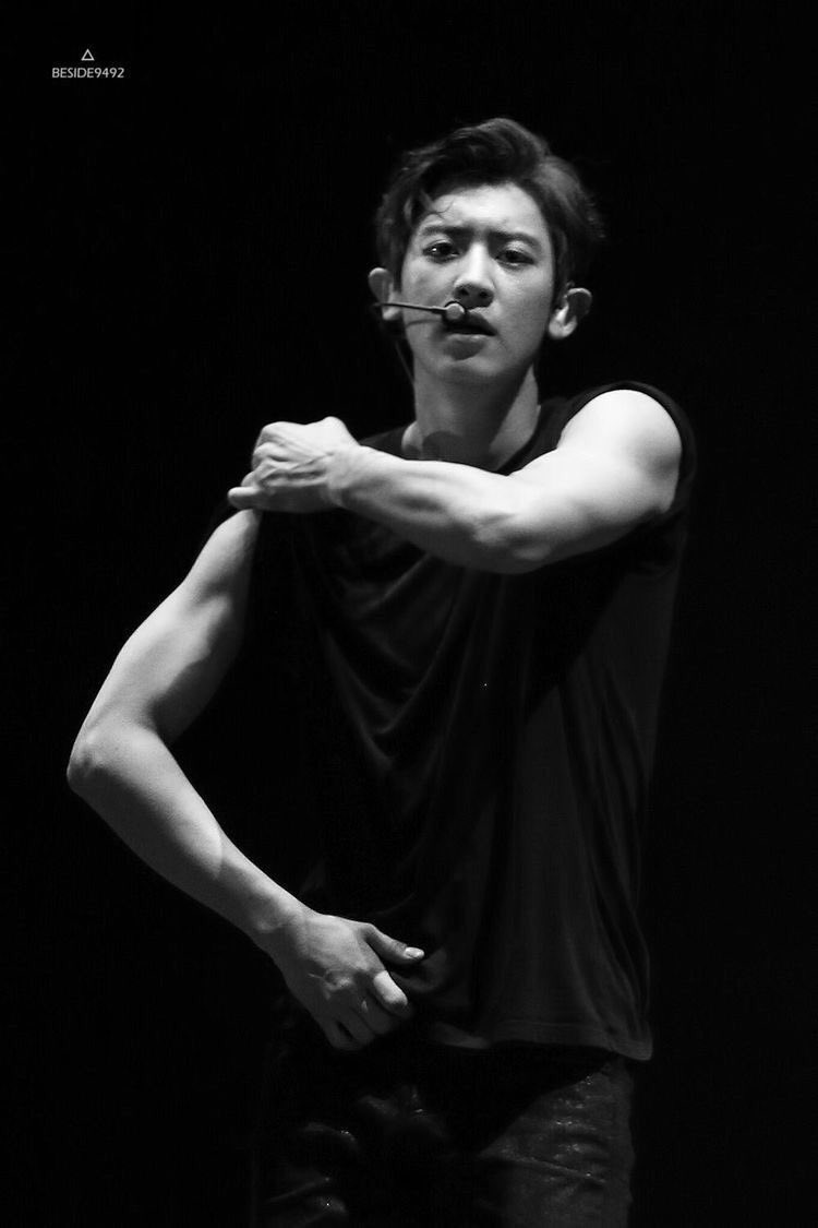 dam_dt's tweet photo. ถามว่าถ้าชานยอลมีกล้ามแล้วจะเกร็งจะโชว์ขนาดไหนอะหรอ กุบอกเลยว่าผัวอะเกร็งตั้งแต่หัวจรดเท้า555555555555555555555555555555 https://t.co/EtiwUJp6of