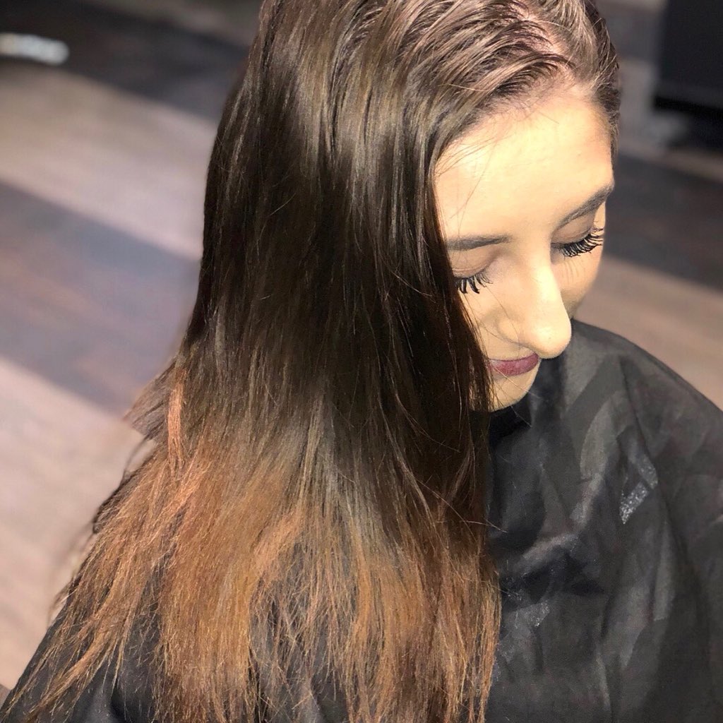 Wsalon1's tweet photo. Swipe to see this gorgeous transformation➡️ Hair by Tanya Burdick🍯✨

#wsalon #wsalonrochester #behindthechair #transformationtuesday #hotd #brunettetoblonde #rocsalon #transformation #goldwell https://t.co/LVjrLsOvvR