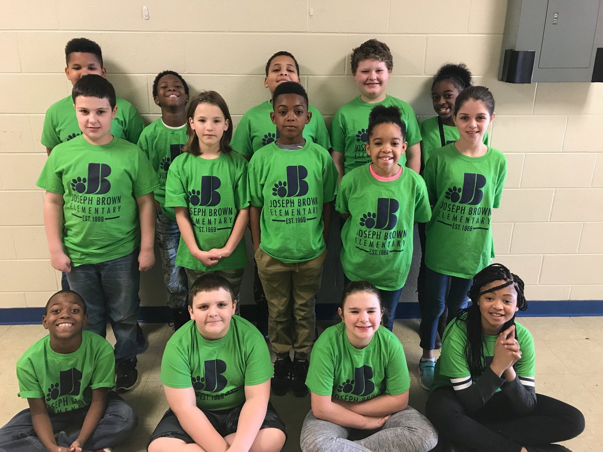 JBESKCrew's tweet photo. Wearing Green for #ReadAcrossAmericaWeek! @JBESBears @Keipace https://t.co/EmT3ro5tnM