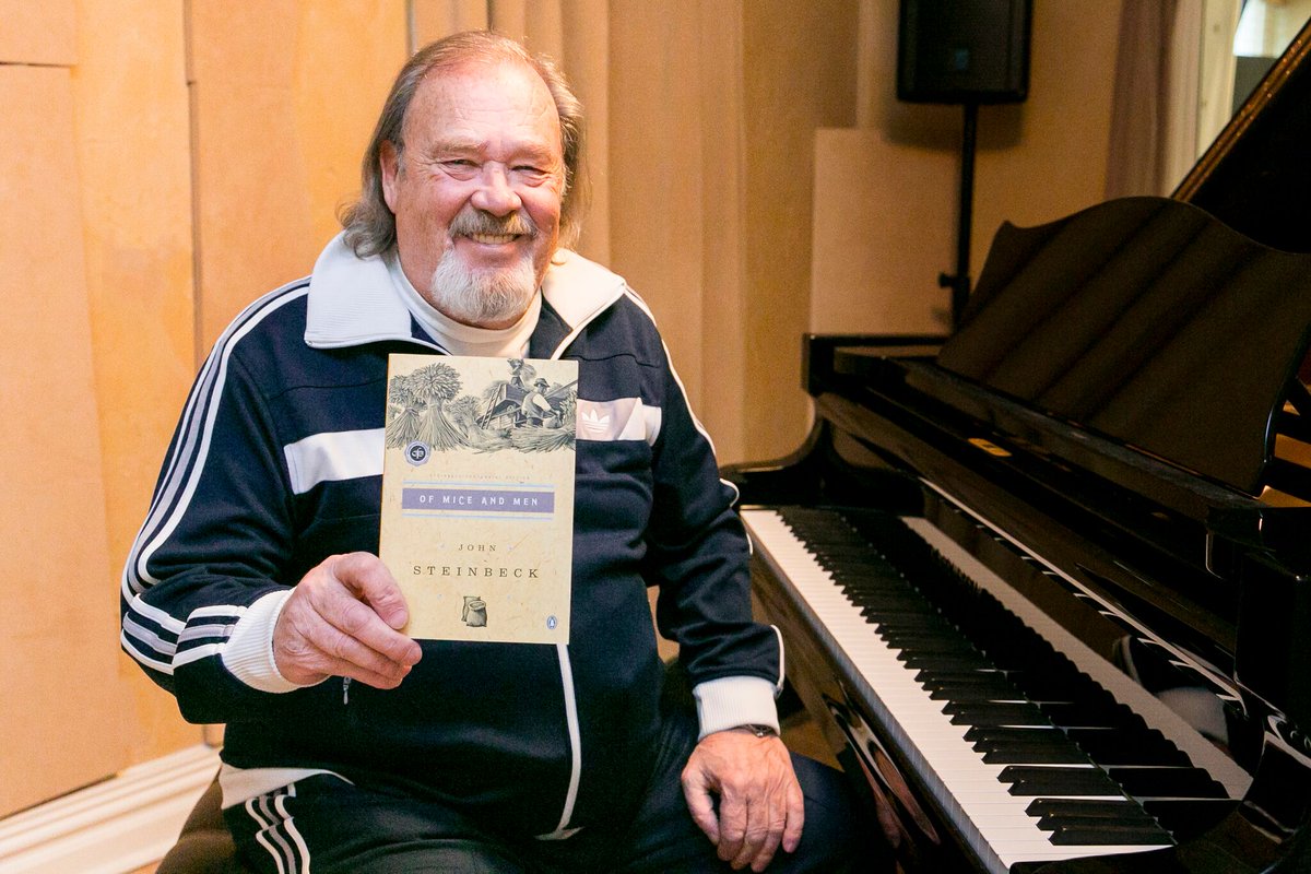 AGoodBookDrive's tweet photo. “I hope the reader will take away a sense of history and how unlikely friendships can sometimes form in the face of great adversity.”
Musician David Clayton-Thomas is sharing Of Mice And Men by John Steinbeck with #agbdTO: https://t.co/EeEJBmEfq1 📚❤️ https://t.co/4nQOf92aNk