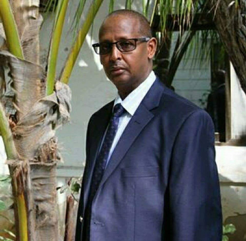 Riovice's tweet photo. This is Hussein Osman Hussein. The recently appointed Director of NISA. Somali Intelligence Agency. His qualifications? He worked for a cleaning company in Victoria, Canada and he lied about his Alma Mater. Someone please tell me I'm not in a nightmare?? https://t.co/v5RHpvkQeM