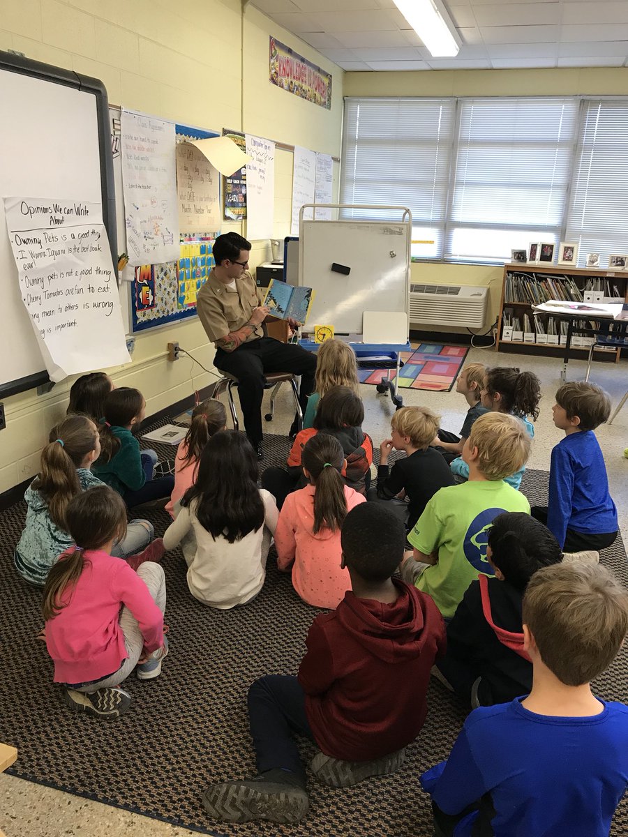 KeriKenison's tweet photo. Sailors from the USS Abraham Lincoln here for Read Across America! #vbkingston https://t.co/ddThGlFhLJ