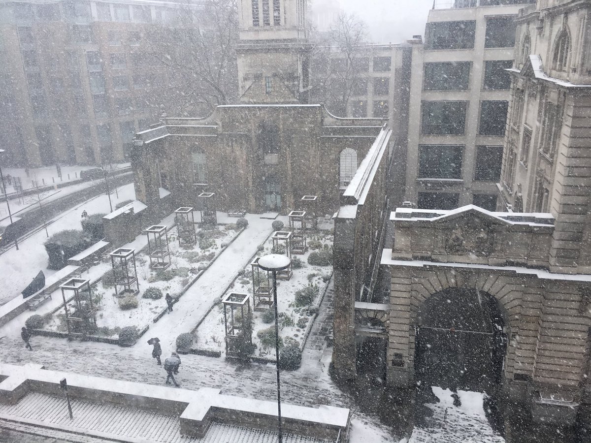 _jamesmitchell's tweet photo. London is beautiful in the snow ❄️❄️❄️ #canigooutside https://t.co/3PsoJ5PyaW