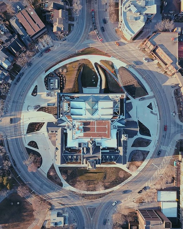 UofTDaniels's tweet photo. You can see our new #GreenRoof laboratory start to take shape in this instagram 📸 by @last3xile // #GRITLab #OneSpadina #DanielsBuilding #TorontoArchitecture #UofT https://t.co/FlOqUoTJhb