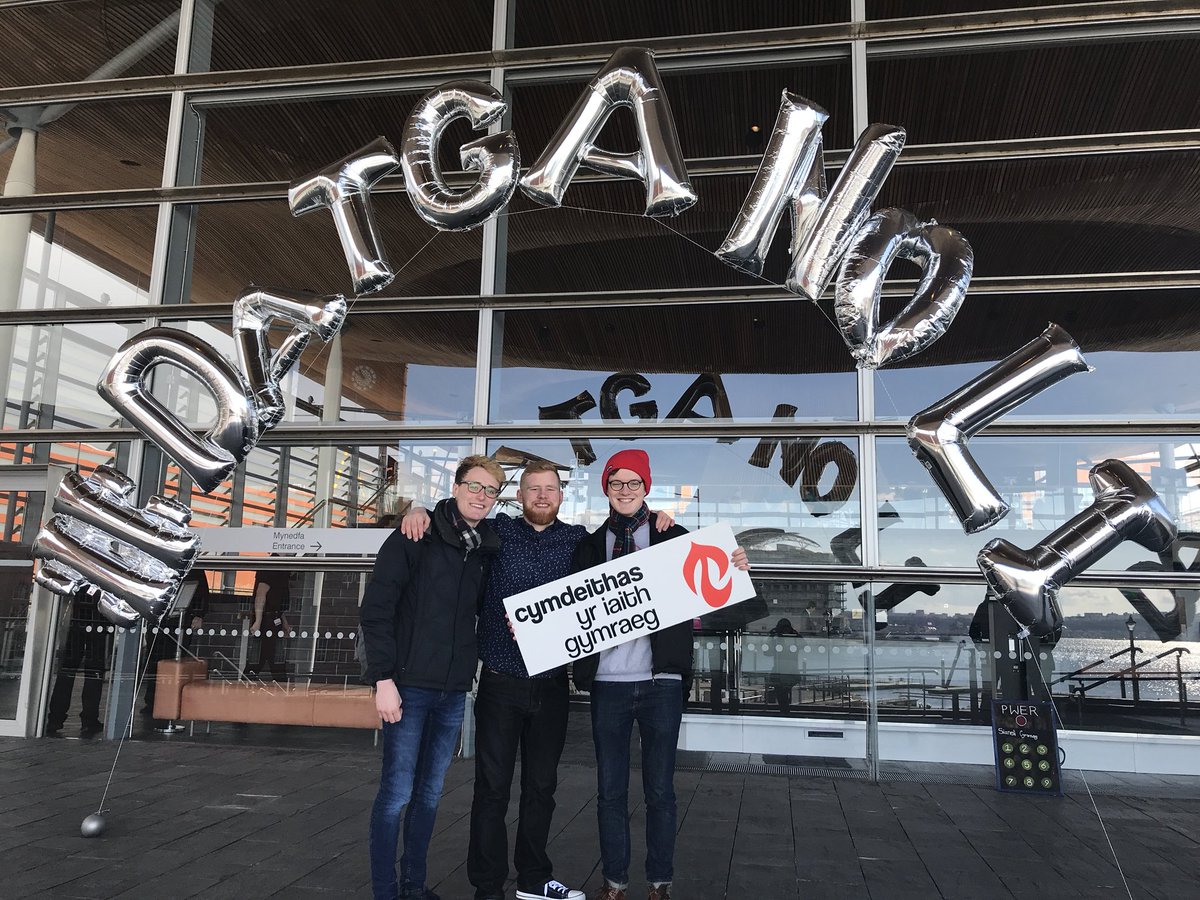 wiliamrees's tweet photo. Cyfle i ddiolch i Elfed Wyn Jones am ei ymgyrch dros yr wythnos diwethaf tu allan y Senedd #DatganoliDarlledu #ymprydio @Cymdeithas 🏴󠁧󠁢󠁷󠁬󠁳󠁿🏴󠁧󠁢󠁷󠁬󠁳󠁿🏴󠁧󠁢󠁷󠁬󠁳󠁿 https://t.co/EW3XRq50w9