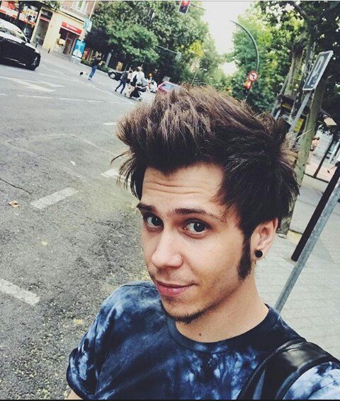 SaraGz_uwu's tweet photo. 🔃 Rubius
❤ Fernanfloo
Cuál prefieres? :) https://t.co/6r2oMSbCag