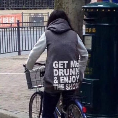 RhiannonsLiver's tweet image. Gotta say - LOVIN’ the new @3OclockRadio #swag! 

#FinalFloat