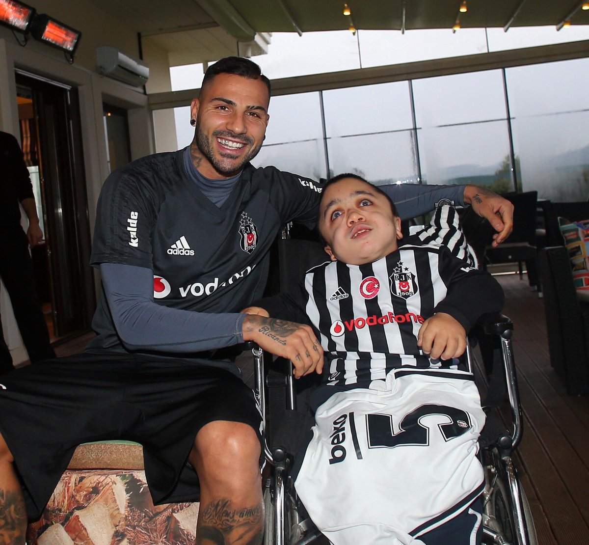 Futbol Takımımız, BJK Nevzat Demir Tesisleri’nde özel konuğu, Mehmet Ali Uzun’u ağırladı.
#Beşiktaş