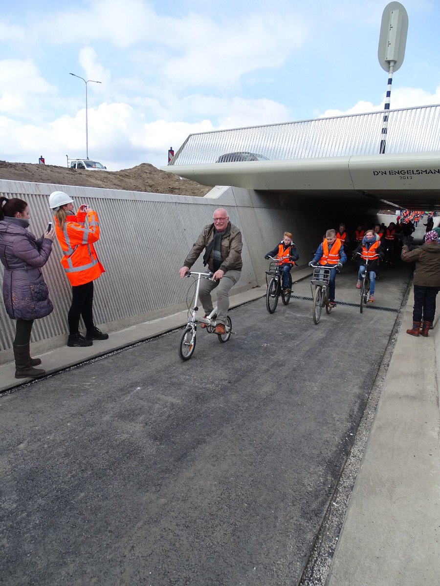 FredMoll1's tweet photo. Opening fietstunnel N18. Complimenten voor @RoberttenBras en zijn team @BAMInfra_nl #trotsopbam https://t.co/GyChhw2deF