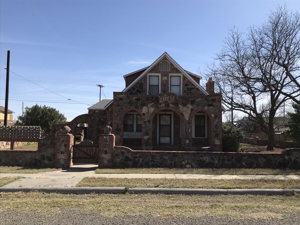 webbleebruce's tweet image. This rock house in Irran Texas is a complex expression in stone architecture.