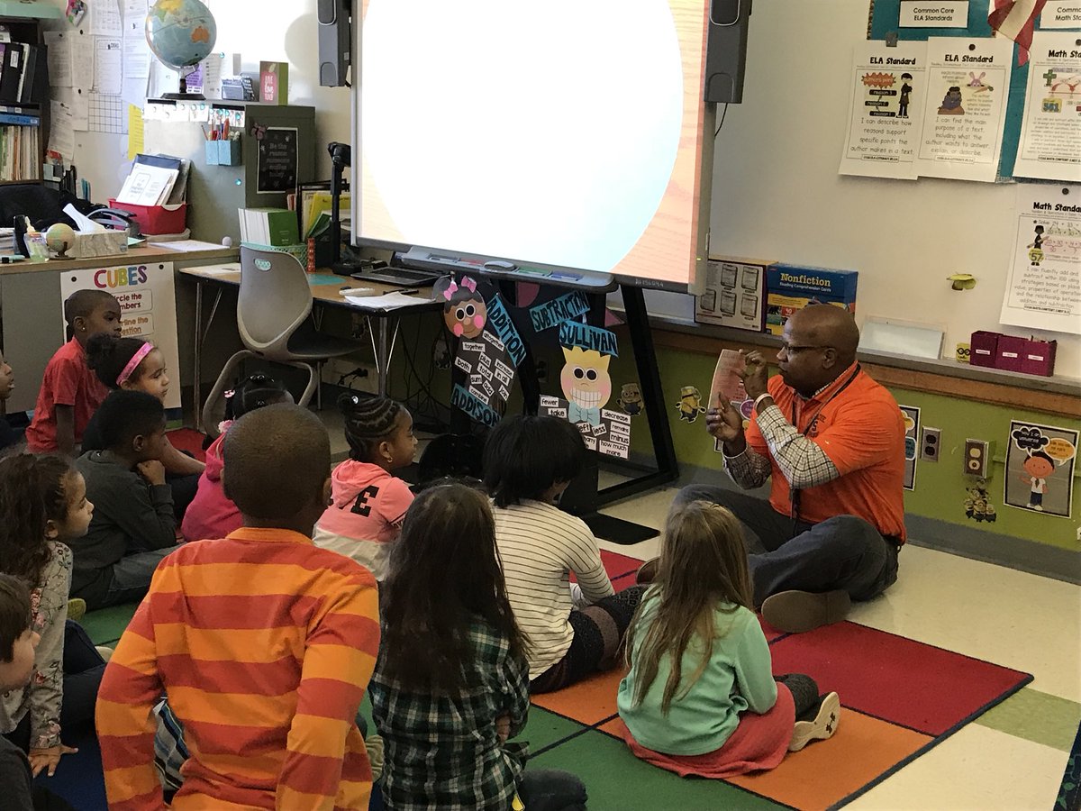 syracuselatin's tweet photo. Day 2 of #ReadAcrossAmerica! Today, 1st and 2nd grades hosted visitors to read in classrooms. And thank you to our student council members for escorting guests! #SCSDReads @SyracuseSchools https://t.co/NT3oCWPNku