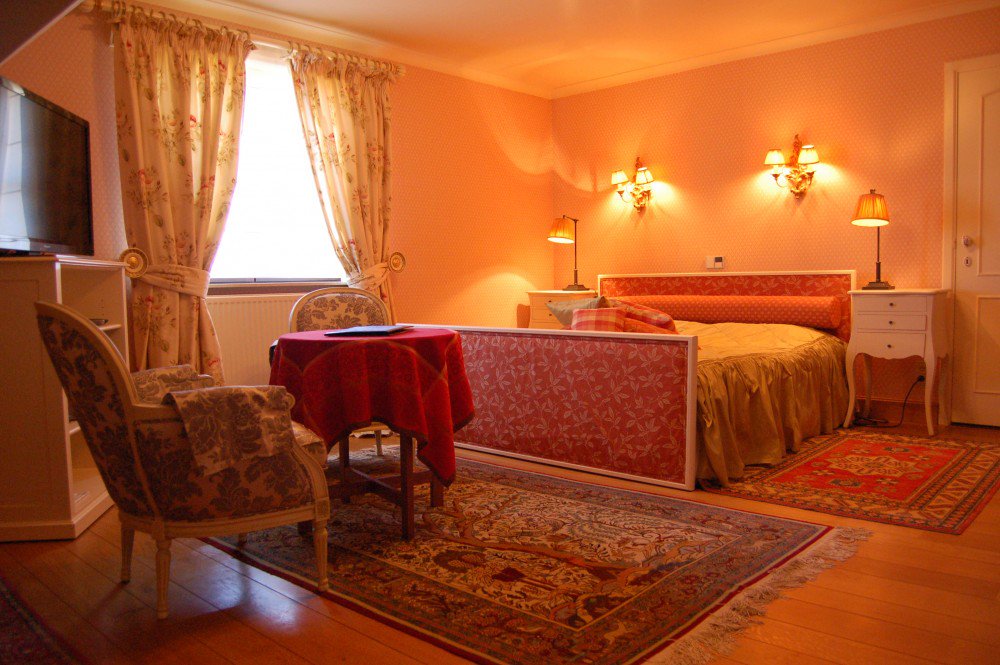 Op weekend in het Hageland? Dan is Villa Hestia in #Bekkevoort iets voor jou! De B&amp;B beschikt over 2 suites en ruime tuin. Gastvrouw Leen zorgt voor ontbijt met streekproducten, met zicht op de tuin. Voor de deur passeren een wandel- en fietsnetwerk. bit.ly/2E5zfTQ