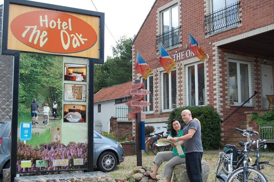 The Oak is een gezellig familiaal hotel met 9 kamers gelegen in #Zutendaal. Gastheer Paul stippelde zelf 12 fietsroutes uit en bezorgt je zo een zalige fietsvakantie in de buurt van het Nationaal Park Hoge Kempen. bit.ly/2FR0Ic8