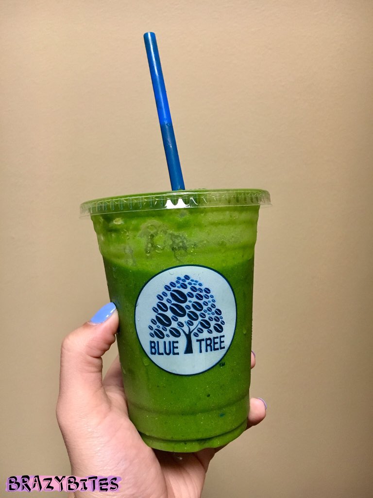 BrazyBites's tweet photo. This smoothie is healthier and tastier than any Herbalife shake one of your old high school friends will tell you is good for you. It has real ingredients like kale, spinach, avocado, banana, apple, chia seeds and coconut water. #staywoke
.
📍Blue Tree
🥦Very Verde Smoothie
💲8 https://t.co/ksBBJdjIzQ